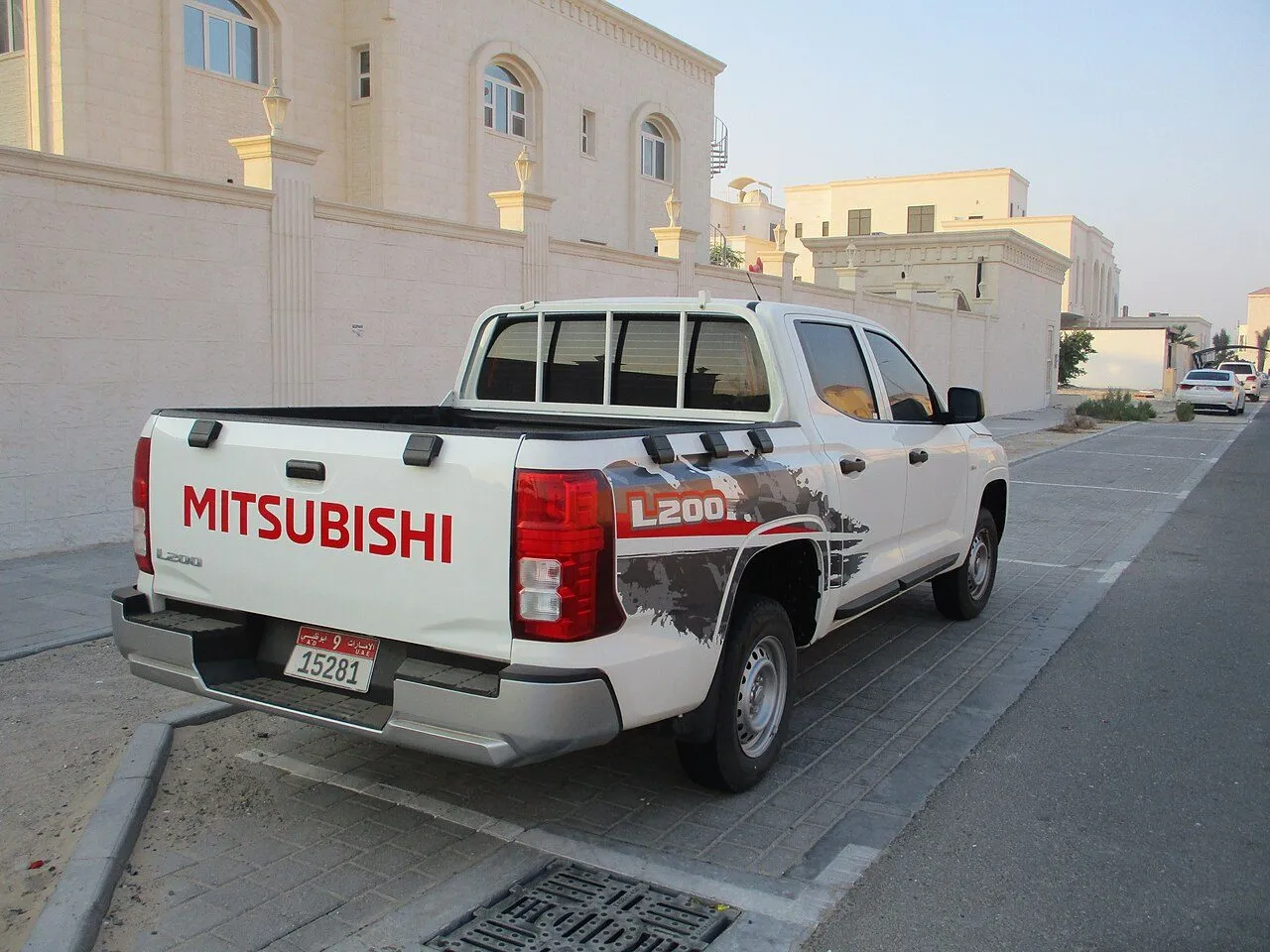 Mitsubishi Triton 4x2 MT 2025, ảnh 2