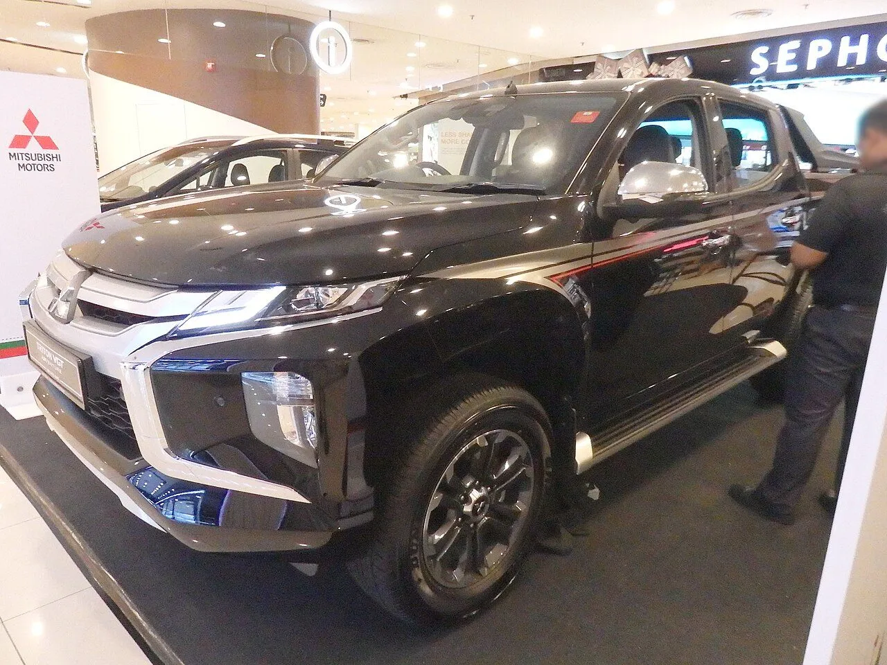 Mitsubishi Triton 4x2 MT 2019