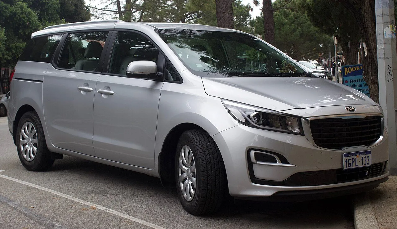 Kia Carnival 2.2D Premium 2018, ảnh 2