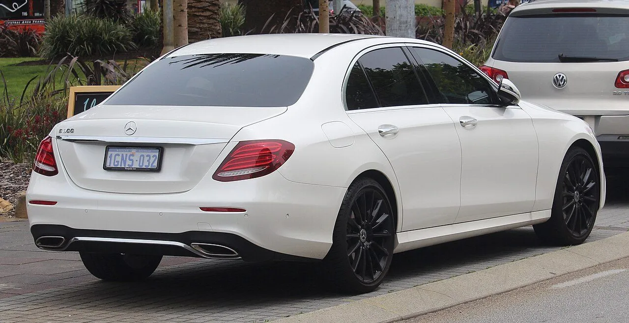 Mercedes-Benz E-Class E 200 Exclusive 2018, ảnh 2