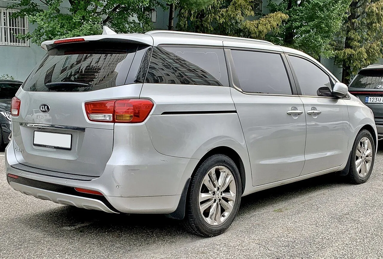 Kia Carnival 2.2D Premium 2022, ảnh 2