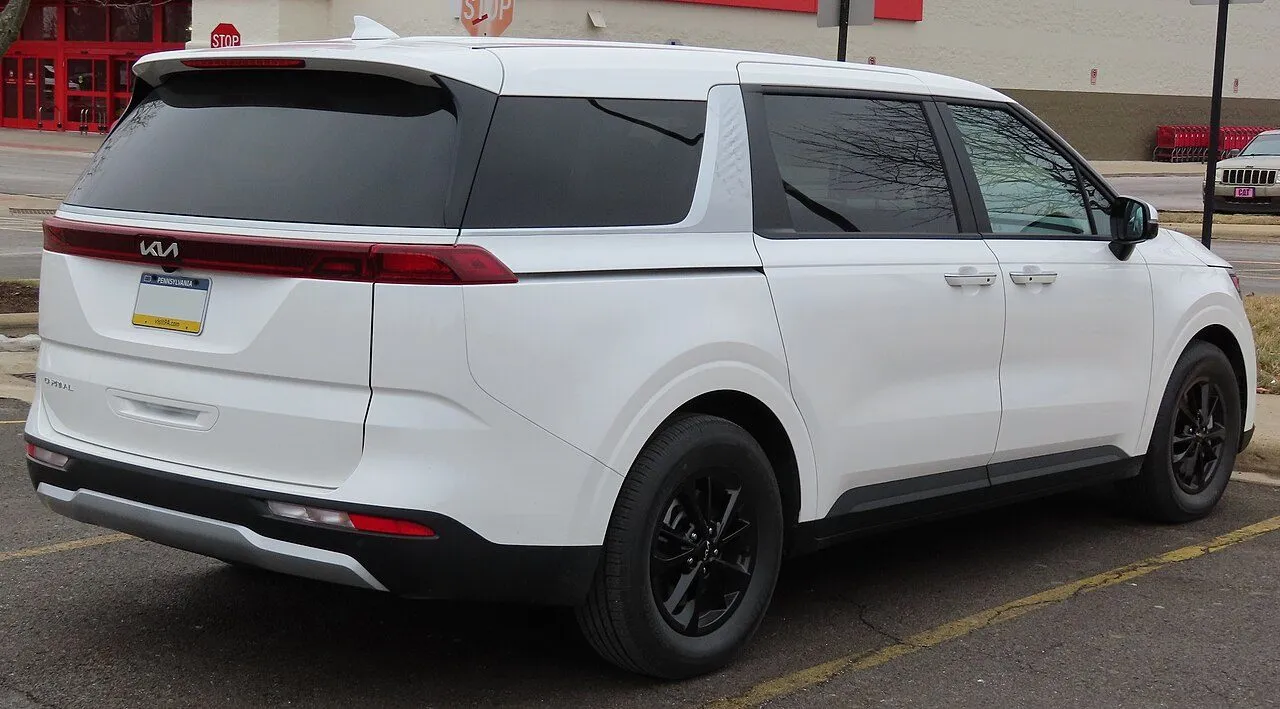 Kia Carnival 2.2D Signature 2023, ảnh 2