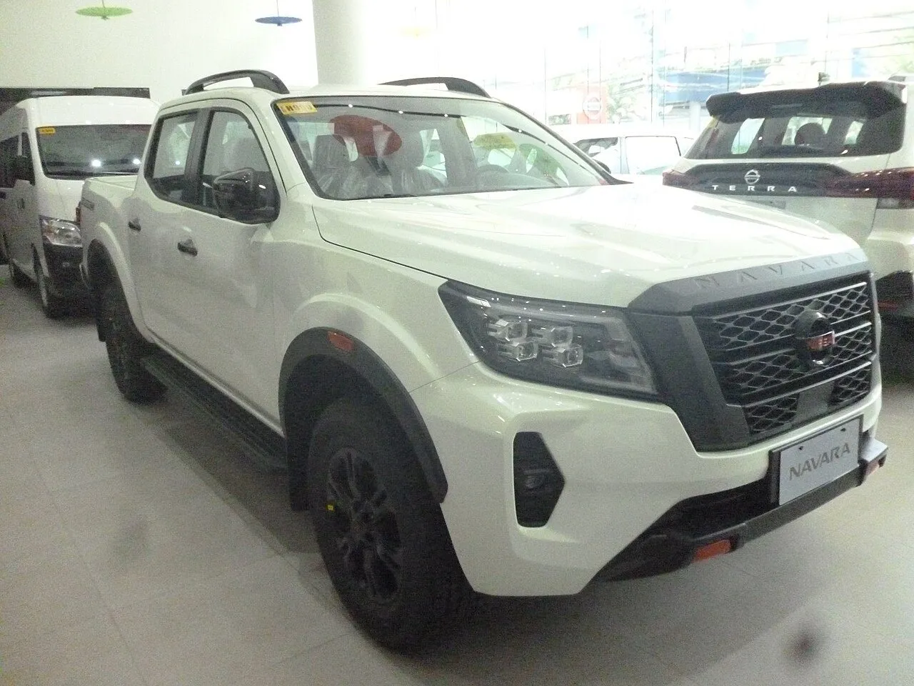 Nissan Navara EL 2WD 2023, ảnh 3