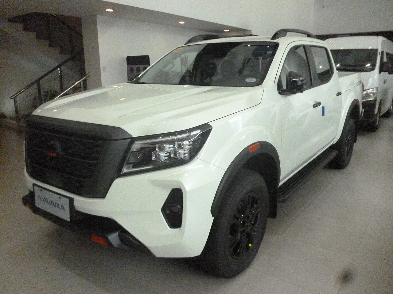 Nissan Navara EL 2WD 2023, ảnh 2