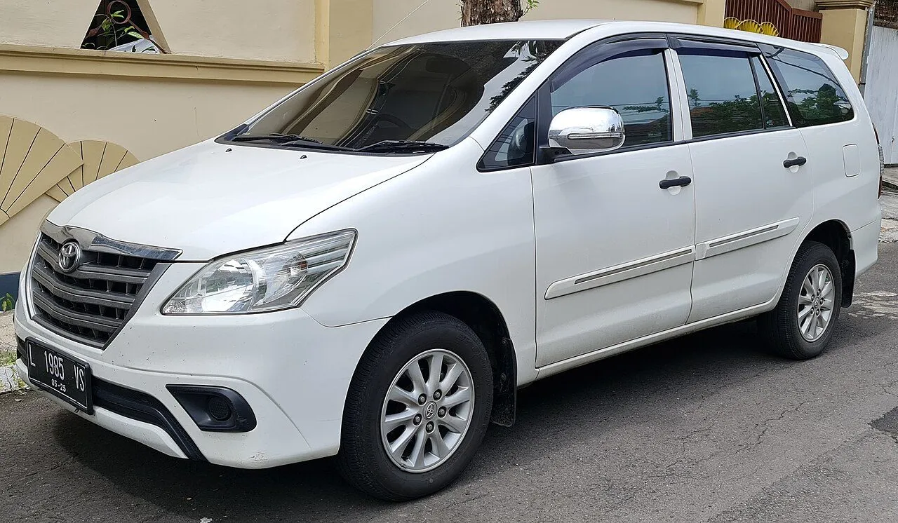 Toyota Innova Venturer 2016