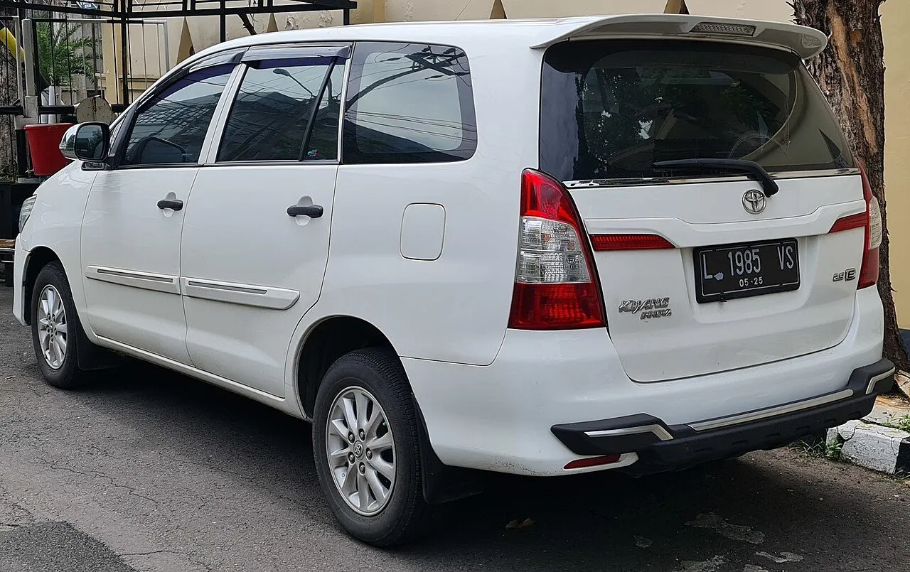 Toyota Innova Venturer 2016, ảnh 2