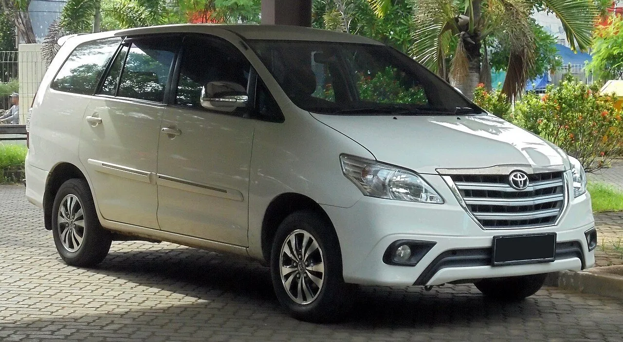 Toyota Innova 2.0E MT 2016
